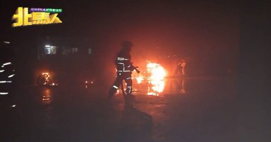 霹雳路公寓泊车场失火 数摩哆被烧剩下骨架
