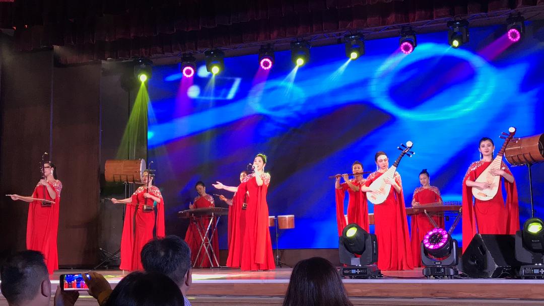 紫凤女子乐团演出大获好评，为日新国民型中学，筹获37万6888令吉课外活动经费。