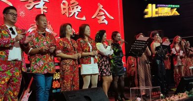 轨道乐队龙年歌舞晚会    众人沐浴歌舞艺术文化