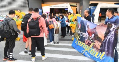 本月喜迎 8趟包机航班  2000中国游客 到交怡度假