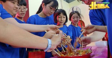 韩国学生到槟交流 首尝印度煎饼便爱上