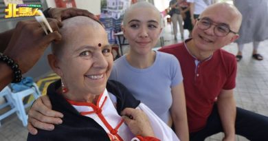 前护士与丈夫女儿 齐落发为淨莲慈悲院筹款