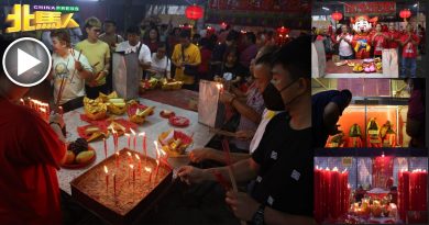 西岭财神爷庙今晚开金库赐财 各地香客涌入膜拜 人潮依旧