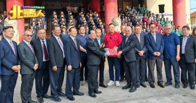 吴添泉不满政治 学术人物 发表极端言论博出位