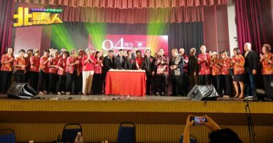 张锦新：应由警方严查袜子风波 政客抵制态度很嚣张