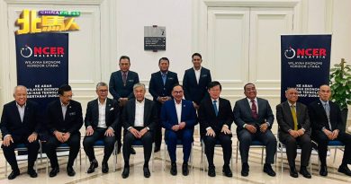 曹观友贴NCIA会议合照 网民有话说……