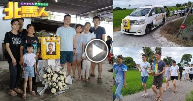 师兄救师弟双双溺毙案 | 母不舍拭泪  亲友平静送走何伟吉