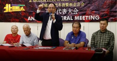 警方二手车执照政策 许综文：30年仍没解决