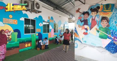 新中小学增添2壁画 可学习知识  还可玩游戏