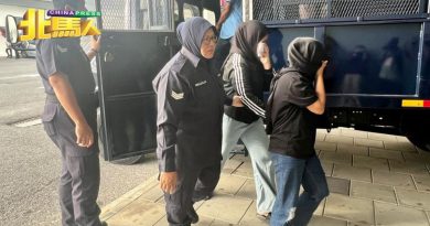 逼迫2未成年少女卖淫面控 女子和17岁少女 闻刑罚被吓哭