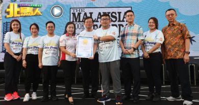 520家庭小朋友同步为父母奉茶  创“最多家庭进行奉茶礼”大马纪录大全