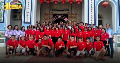 咬鸡头 拜别公婆神 33花童完成“出花园”