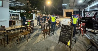 店主冥顽不灵摆桌椅阻街  槟岛市政厅充公44桌椅