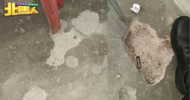 峇眼再也中学 6课室地面损坏 校友筹3万回馈母校