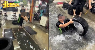 车厂维修地沟变“鱼塘” 维修员扮钓鱼又扮跳水