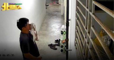 变态男 偷胸罩 公寓走廊自慰  行径龌龊被电眼拍下
