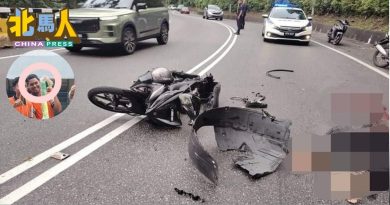 学院生骑摩哆上学  遭死神拦路