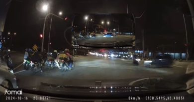 汽车高速闯红灯 重机骑士被撞飞