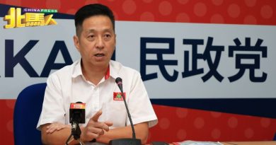 教育政策公平 停止“玩火” 胡栋强：正副教长无需当灭火员