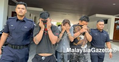 涉嫌以铁棍袭击律师被控 3华男否认有罪 获准保释