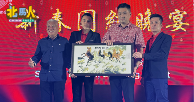 黄佳祯向吉华社保证 新春夜市 可卖猪肉食品