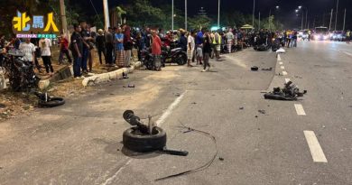 摩哆逆车道失衡酿连环祸 1车3摩哆相撞 1死4伤