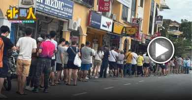 1人有“1亿”梦想 民众涌往买多多六合彩