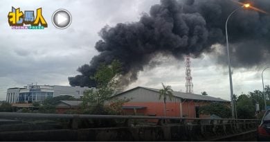 工厂机器失火 连发2次爆炸  幸逾80员工及时逃生
