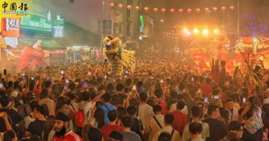 姓周桥拜天公 超过3万人次造访 网民投诉人挤人太危险