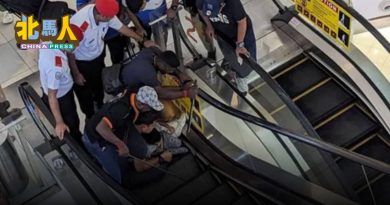 男童右脚卷入手扶梯夹住　 消拯员赶往拯救