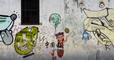 《哪吒2》未映先火 槟现“哪吒捧榴梿”壁画
