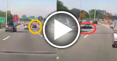 轿车突换道撞翻摩哆 网骂：罔顾他人安全