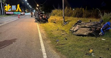摩哆遭轿车追尾 退伍军人父死 子重伤
