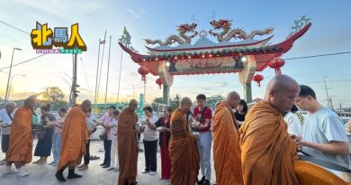 35名多国行脚僧抵大马  1穆斯林全程护送