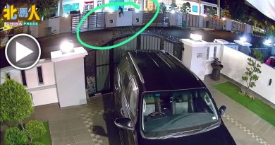 蒙脸男半夜翻墙连环窃 锁定未上锁汽车 逾10屋中招