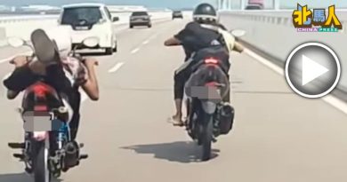 少年学超人飞行 光天化日飙摩哆