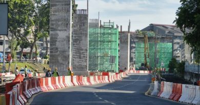 天德园肯德基 必胜客前路段  321起两车道变一车道