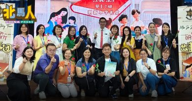 明新小学爱心家长 每周五进课室 讲故事