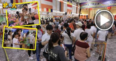 逾万人涌往马佛总 浴佛亭增至9个依旧大排长龙