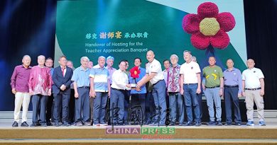 第二届谢师宴感动满满 360万拨601退休师长