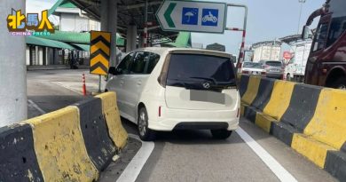 轿车误闯槟大桥摩哆专道 网调侃：忘记今天是开车