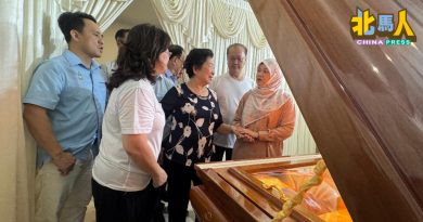 郑奕南离世 | 教长赴丧府慰问家属 感谢其数十年教育贡献