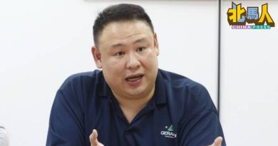 批挂巨型国旗做法  黄义恩：火箭在掩盖懦弱