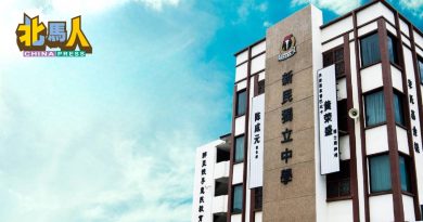 送孩子上学遇摩哆刀匪 家长及时锁门 猛按车笛 脱险