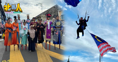 吉打国庆游行 吸引4万人围观 PASKAL跳伞 踩高跷队首登场