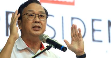 “主席不会开车就换人！” 槟伊党批刘华才领导不力