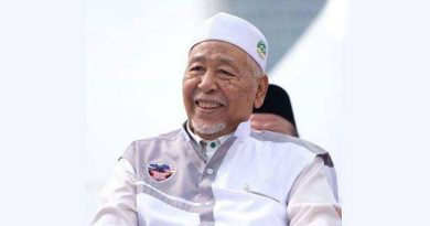 伊党长老会建议 玻吉丹登 党标志上阵来临大选