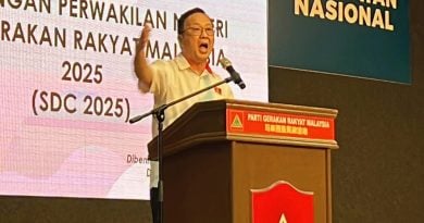 前面爱他 背后骂他 刘华才“爆粗”训党员