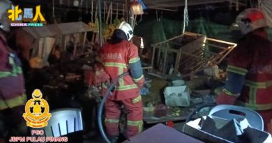 大山脚水果摊  凌晨失火幸无伤亡