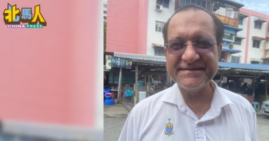 标志性胡须又长出来 佳日星：“那天不小心剃掉”